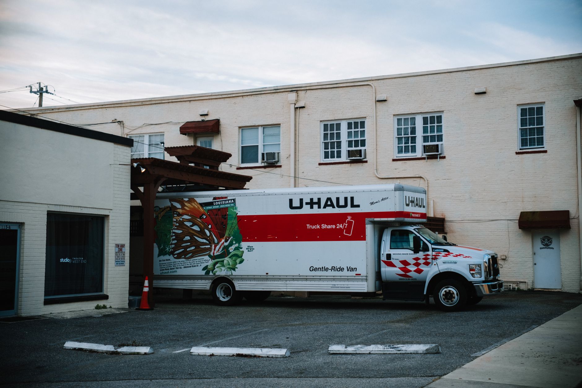 Loading & Unloading — Towne Services of Killeen